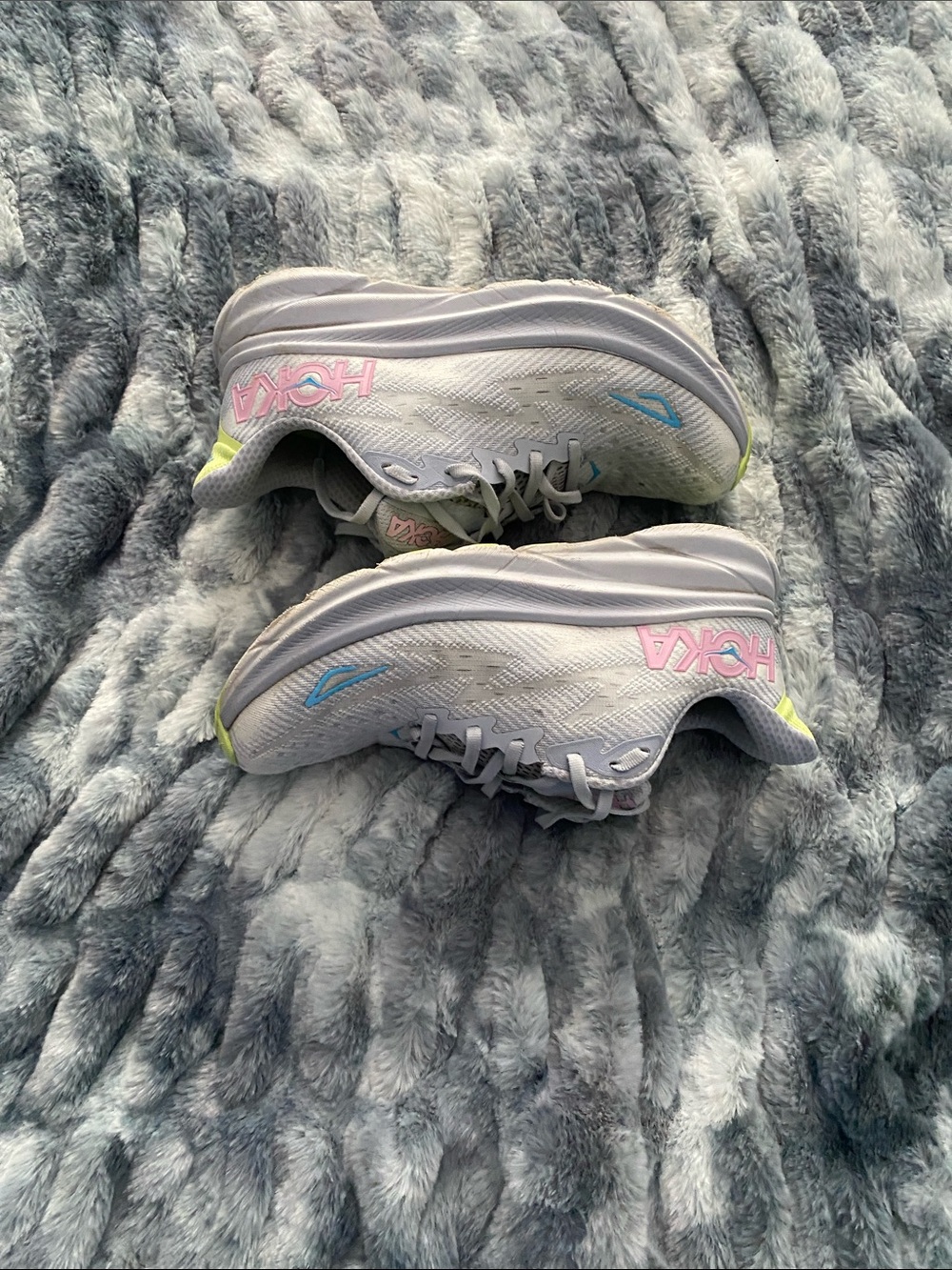 Hoka Clifton9 Women's Light Gray Running Shoes with Lime and Pastel Accents - Picture 4 of 7